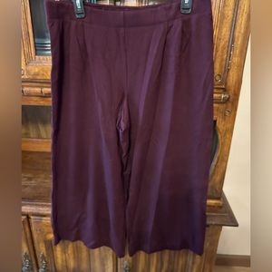 Ponte Full leg cropped Capris size Large, stretchy material